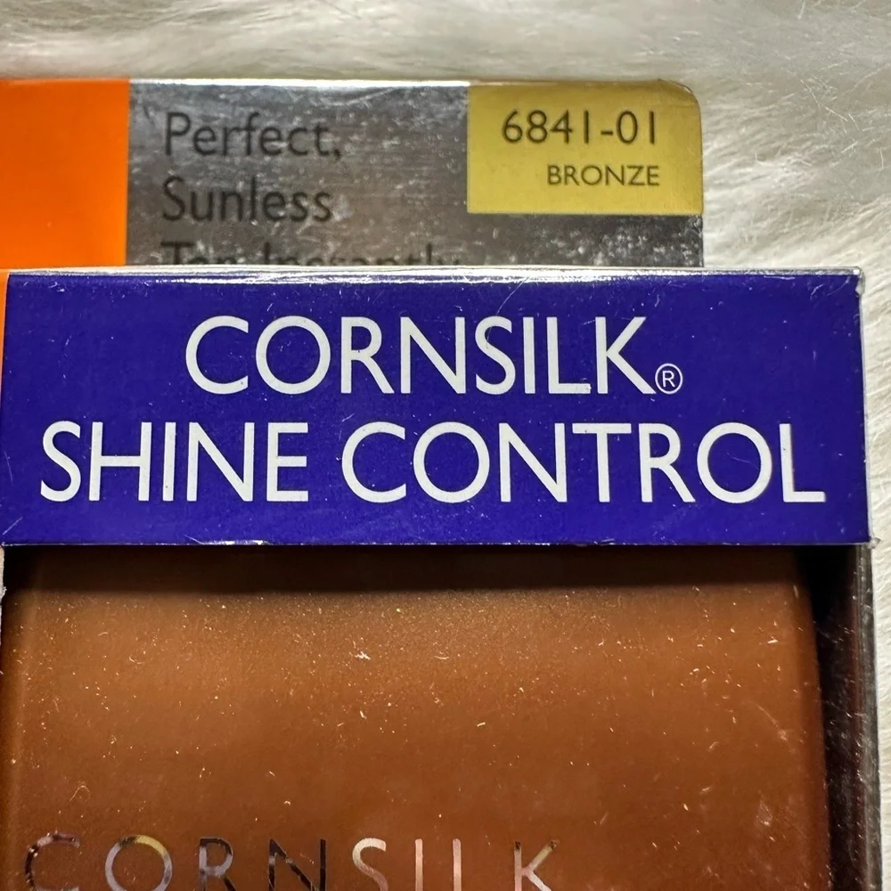 🩷5/$10 Sally Hansen Cornsilk Shine Control Blushing Bronzer - Bronze